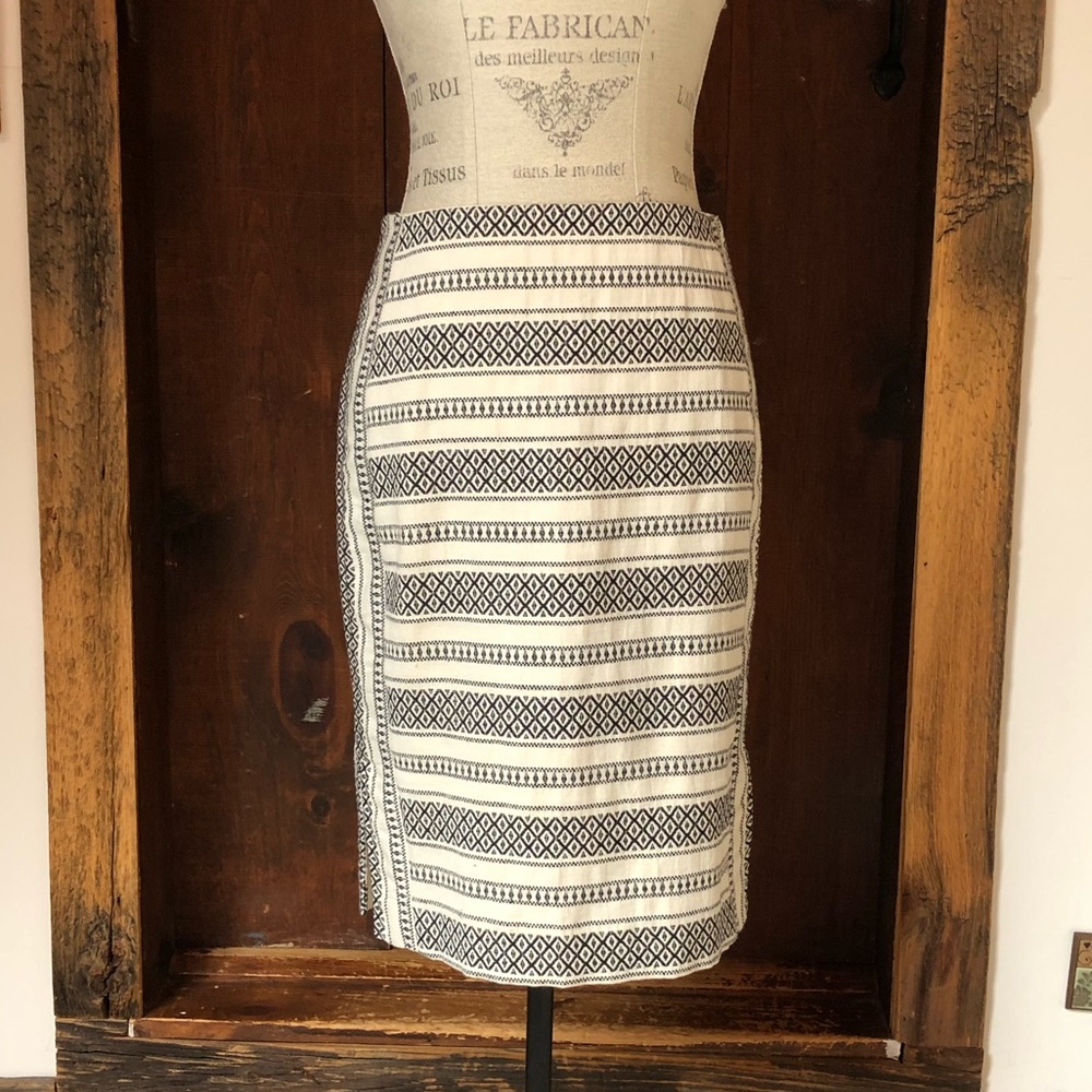 LOFT Black and White Patterned Pencil Skirt